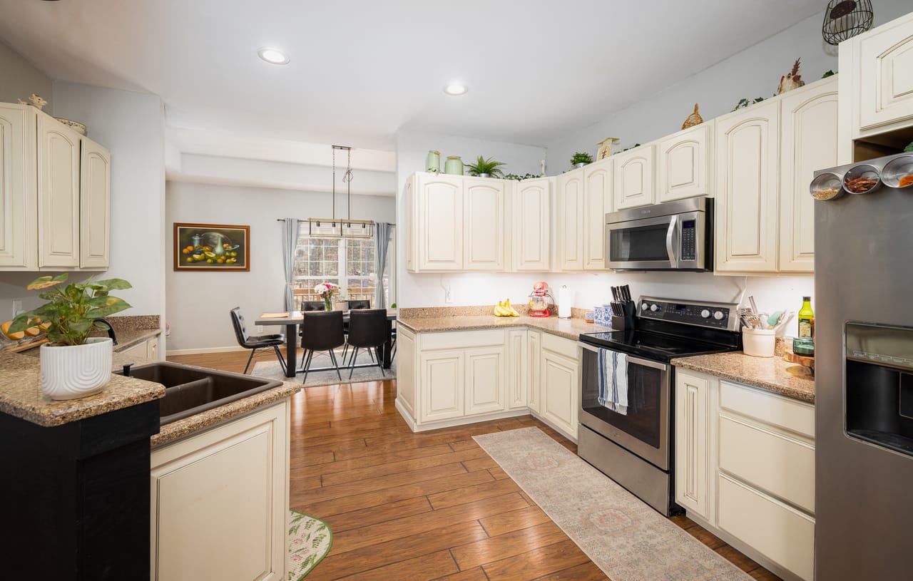 Listing Image 128