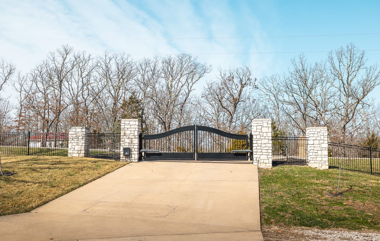 The Hickory Ridge Mansion