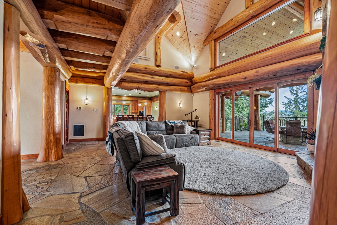 Listing Image 100