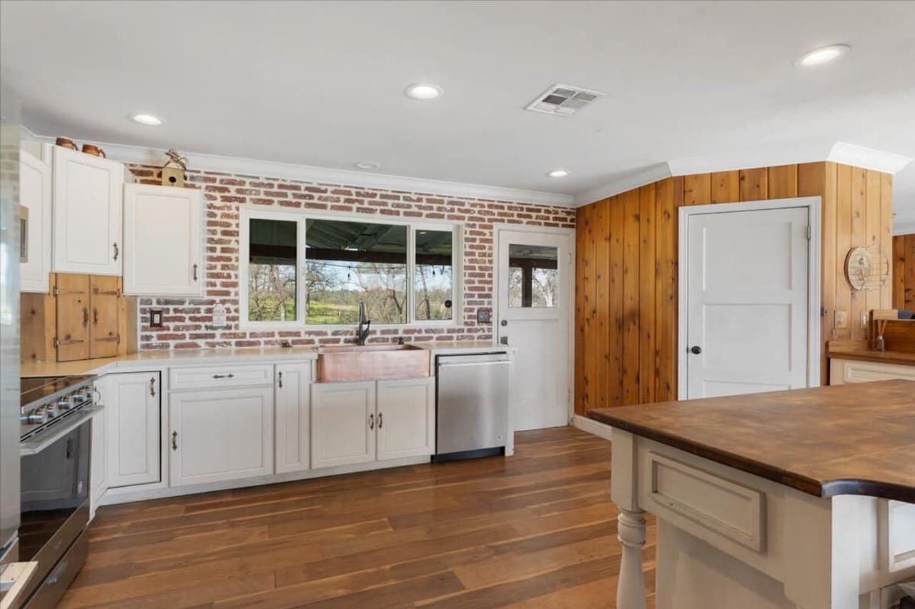 Listing Image 115