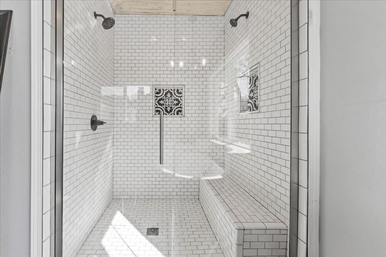 Listing Image 127