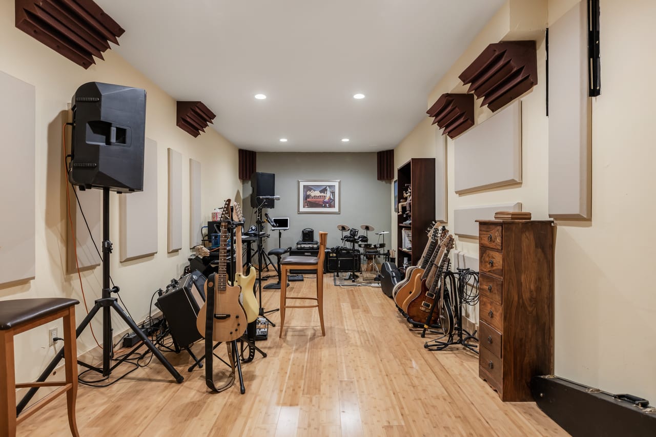 Listing Image 21