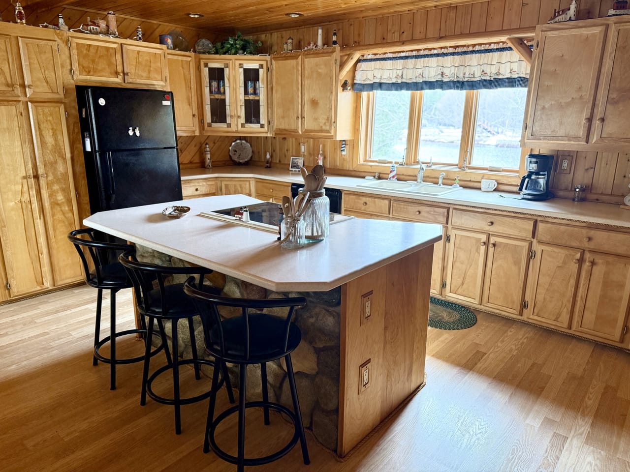 Prestigious Harbor Refuge Lakefront Home 50172420