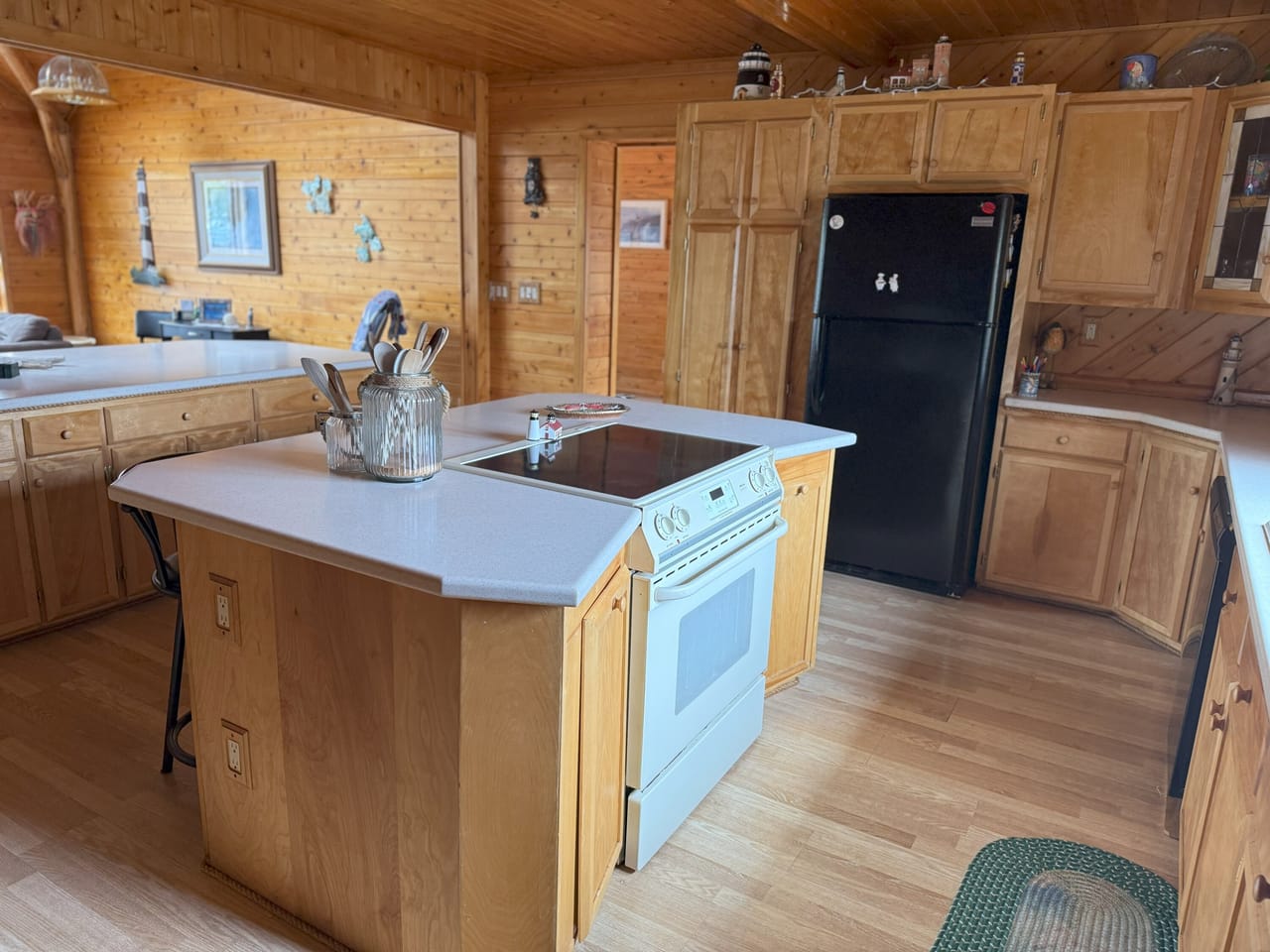 Prestigious Harbor Refuge Lakefront Home 50172420