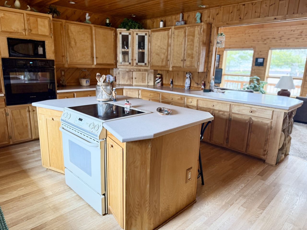 Prestigious Harbor Refuge Lakefront Home 50172420