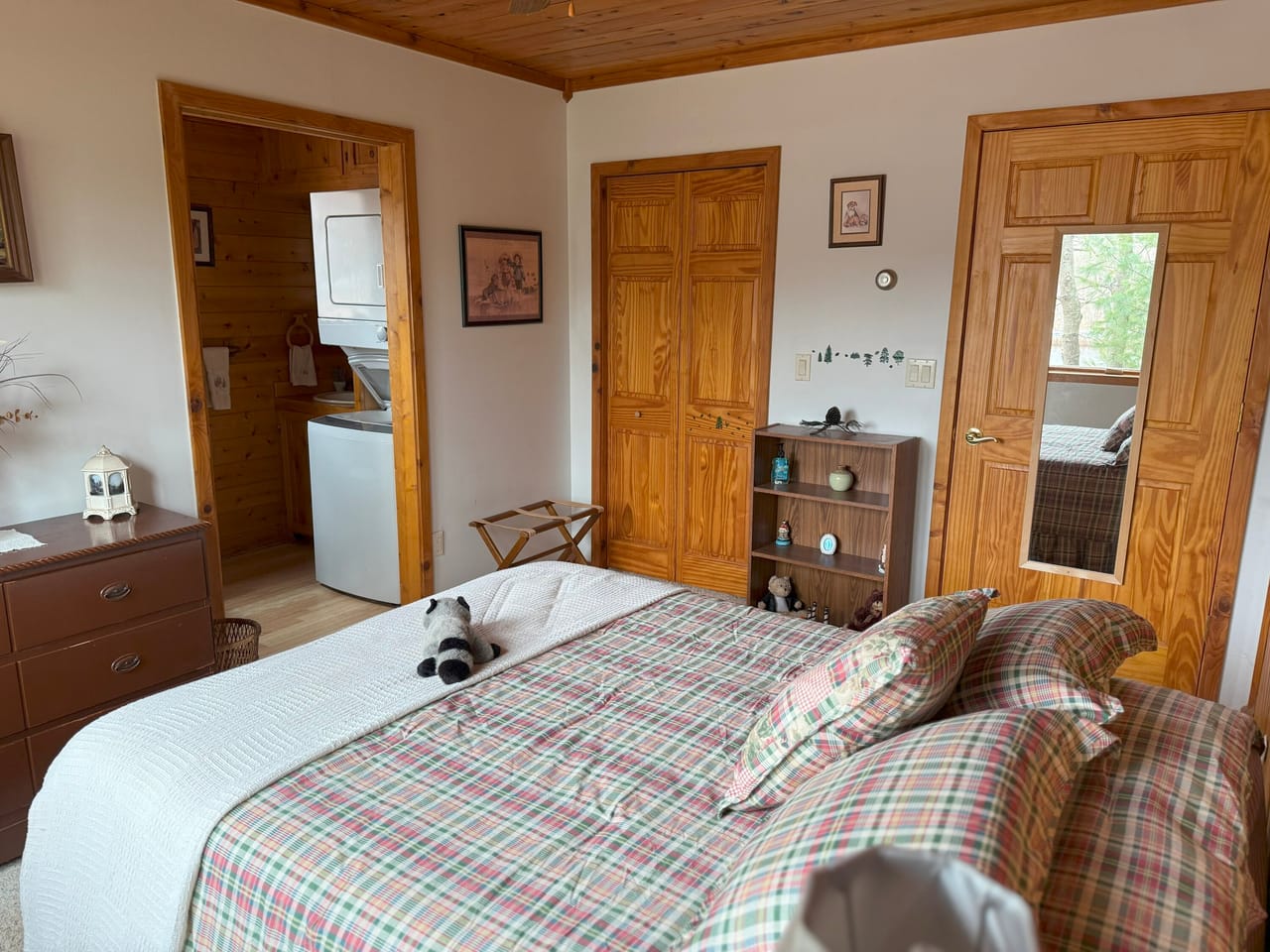 Prestigious Harbor Refuge Lakefront Home 50172420