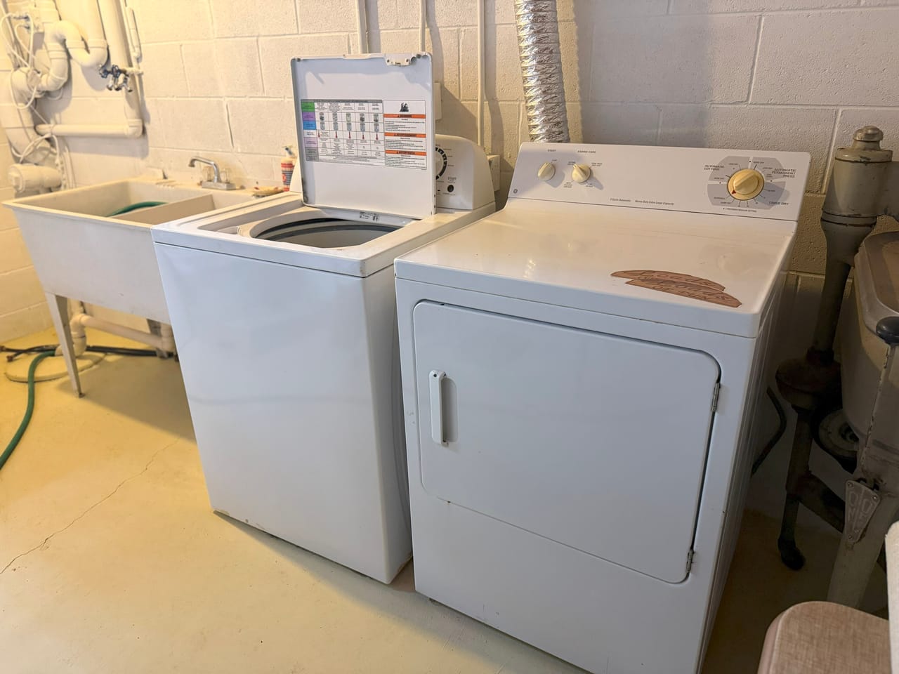 Prestigious Harbor Refuge Lakefront Home 50172420