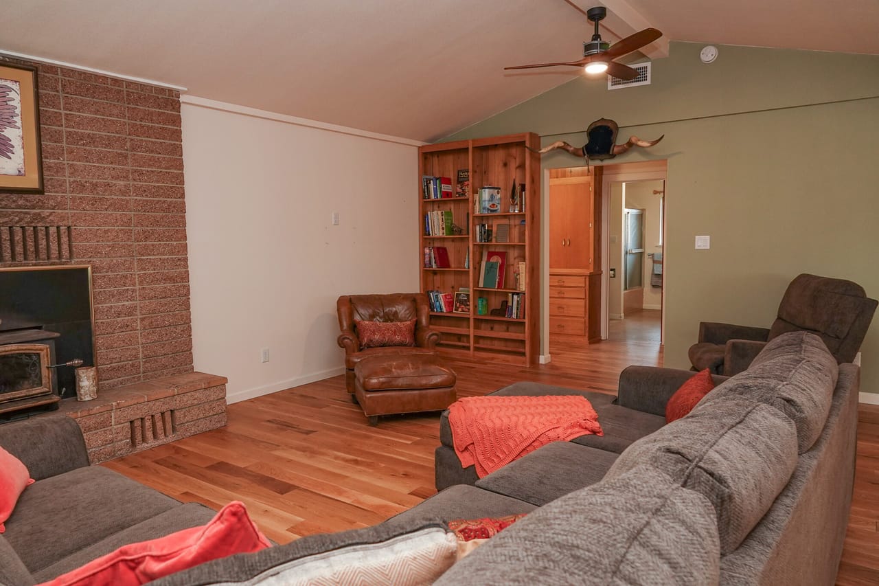 Listing Image 7