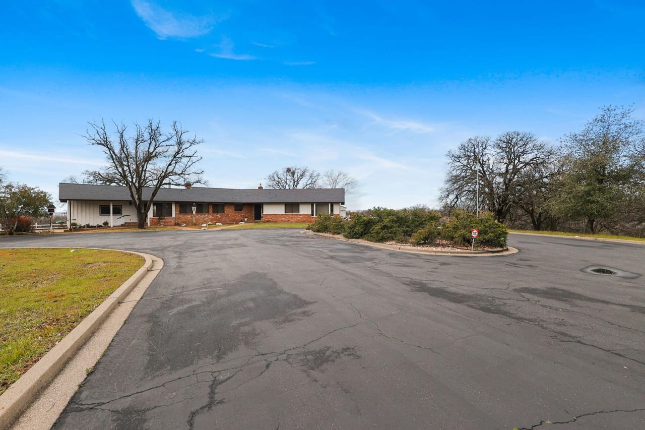 Listing Image 58