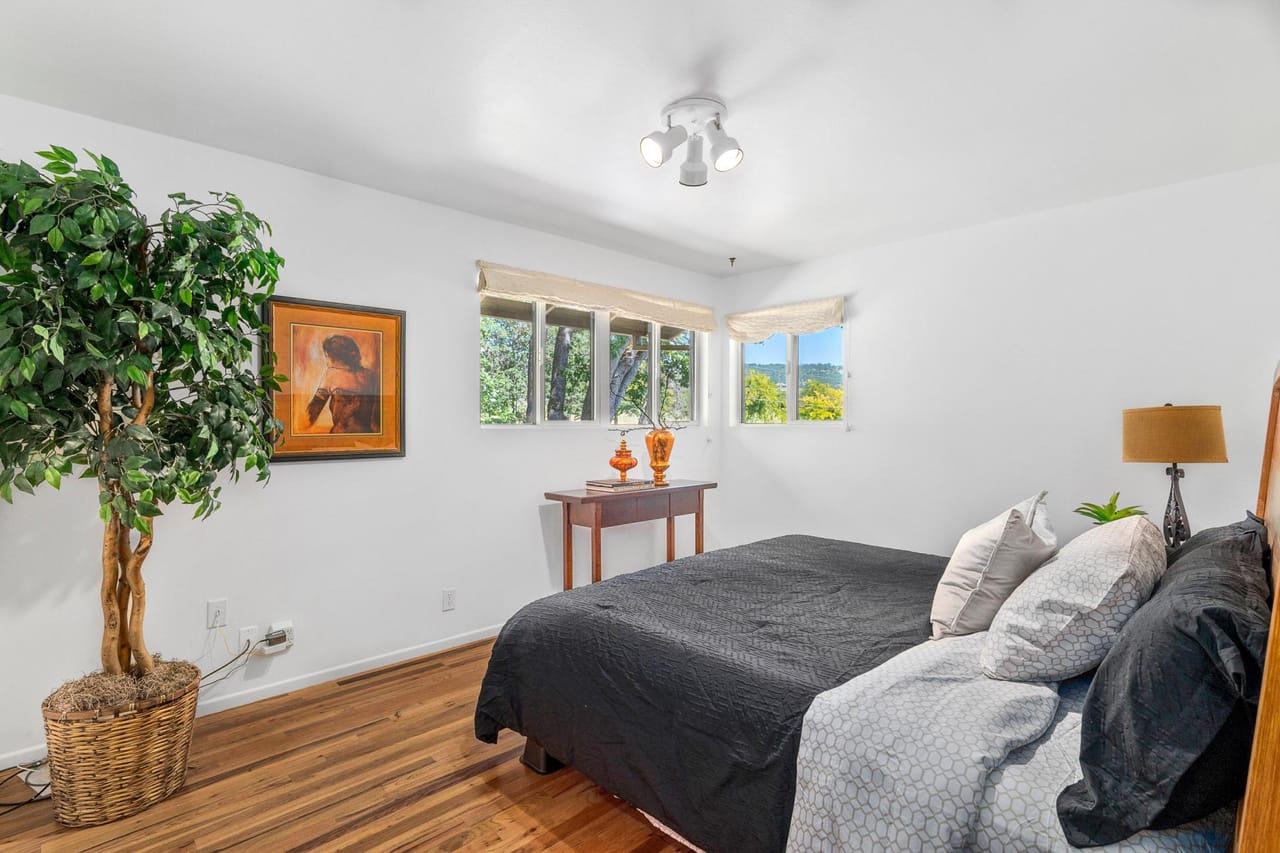 Listing Image 80