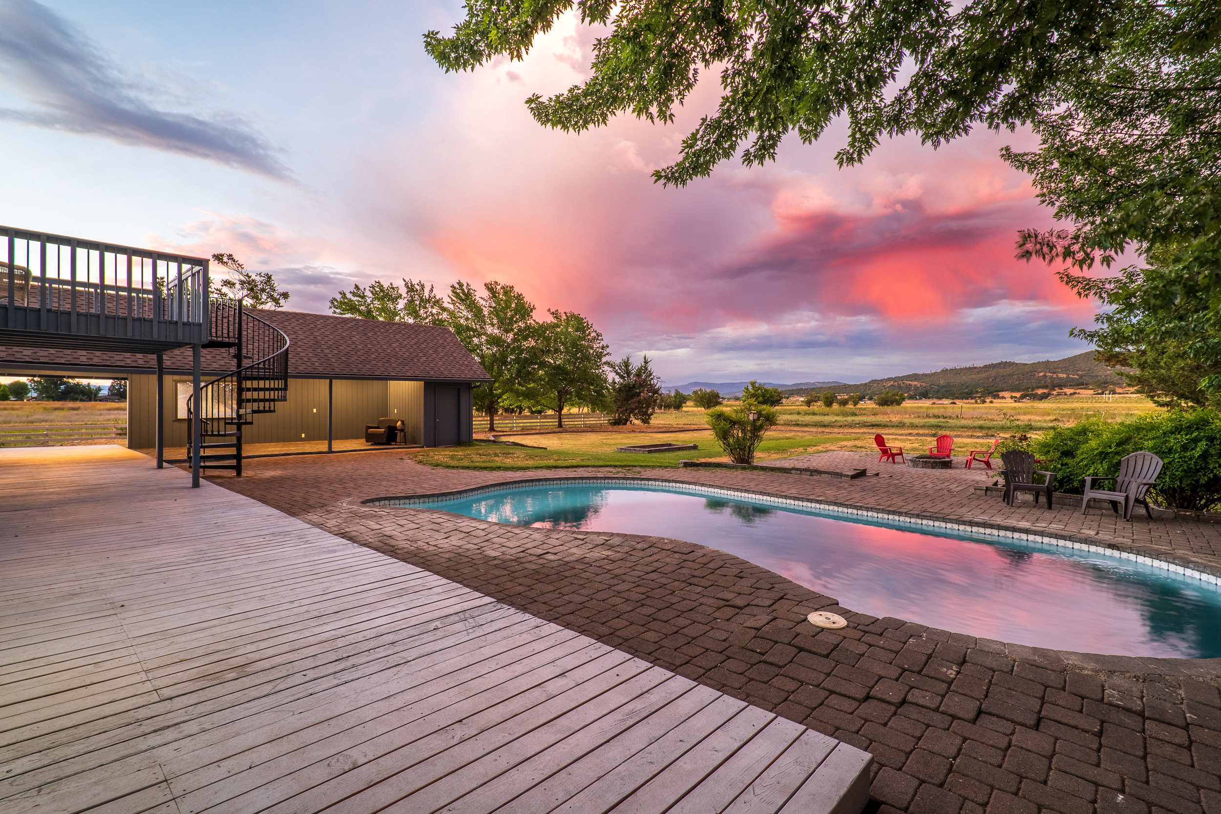 Mountain View Acres - 5900 McLoughlin Drive