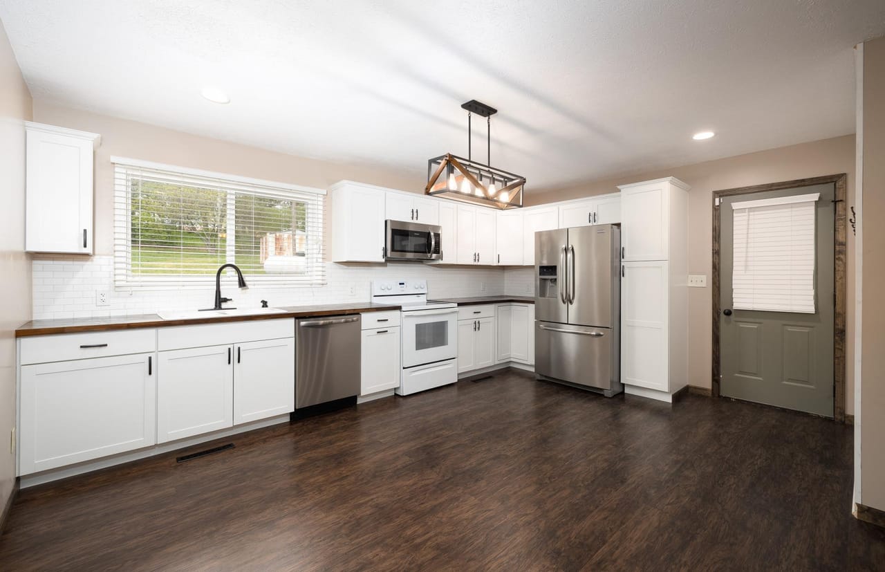 Listing Image 19