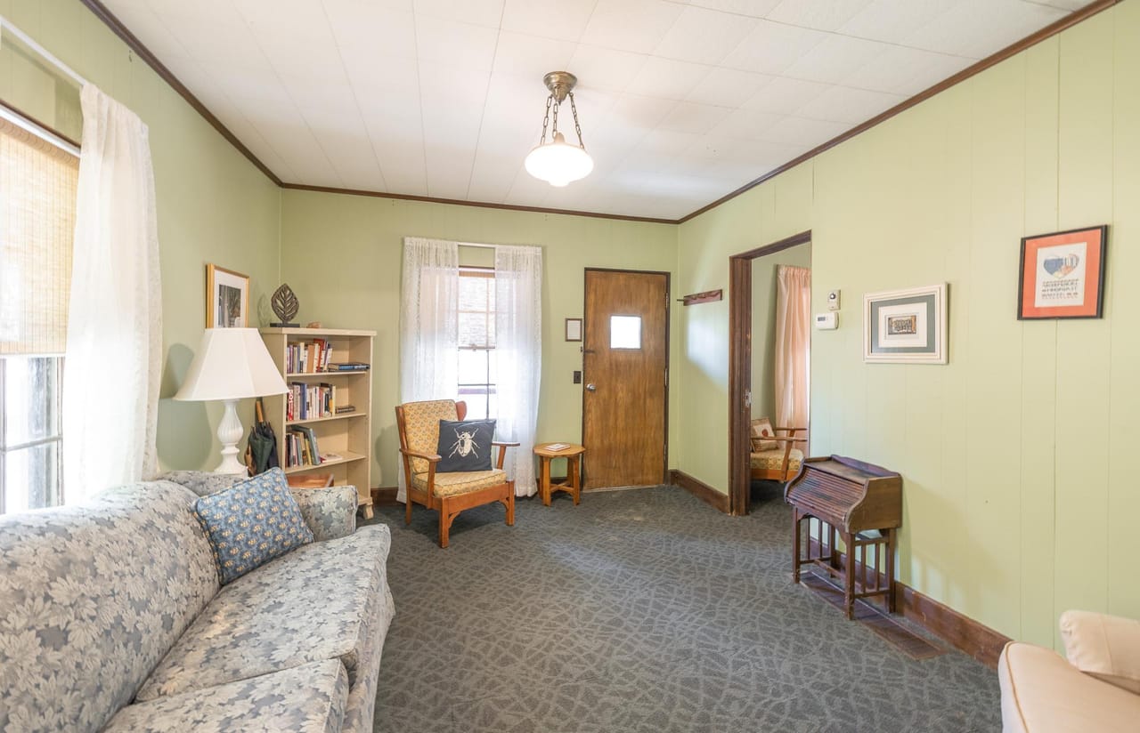Listing Image 1