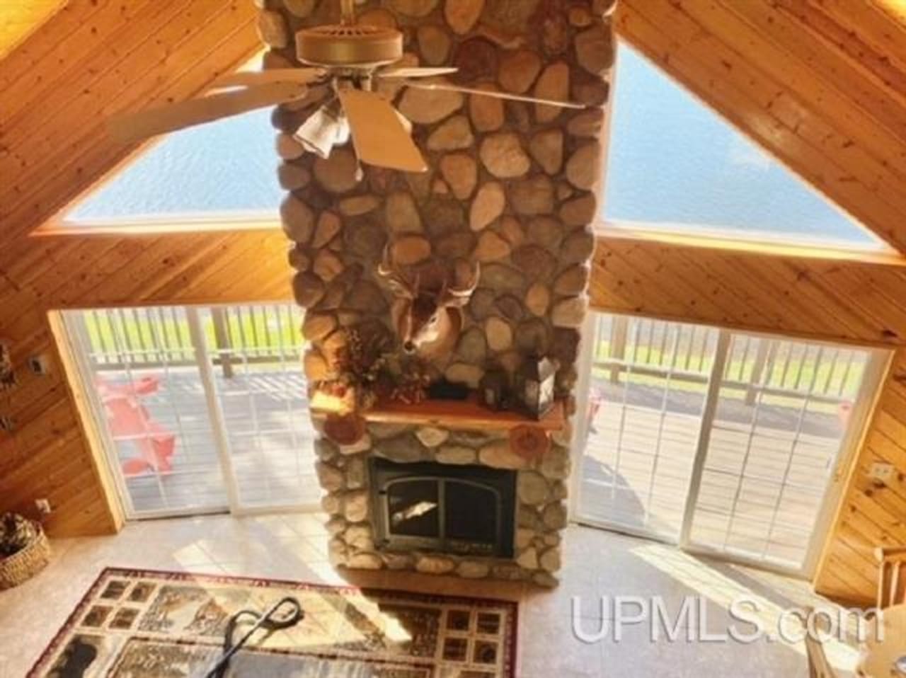 Beautiful Remote Lake Home 50088597
