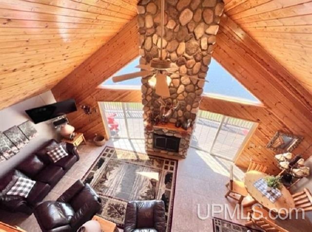 Beautiful Remote Lake Home 50088597