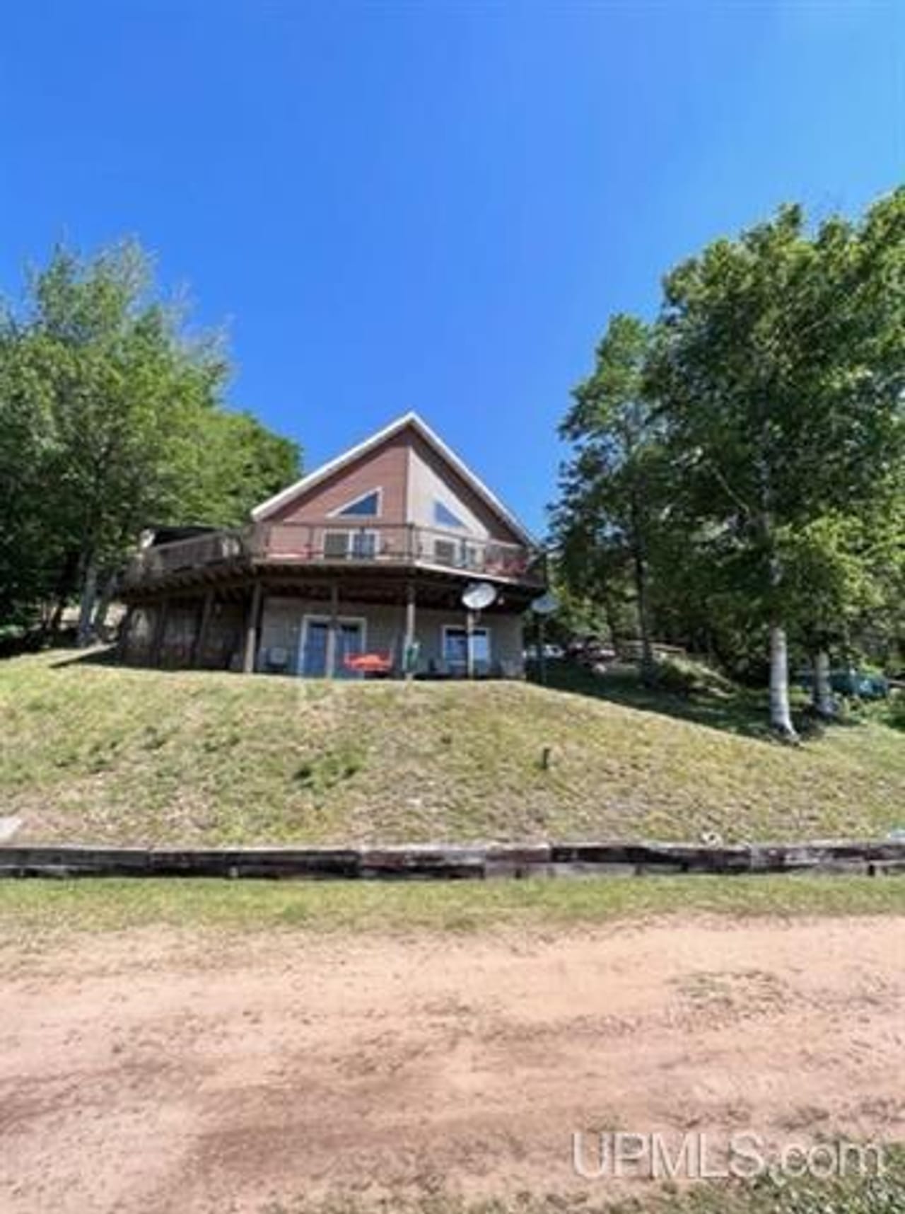 Beautiful Remote Lake Home 50088597