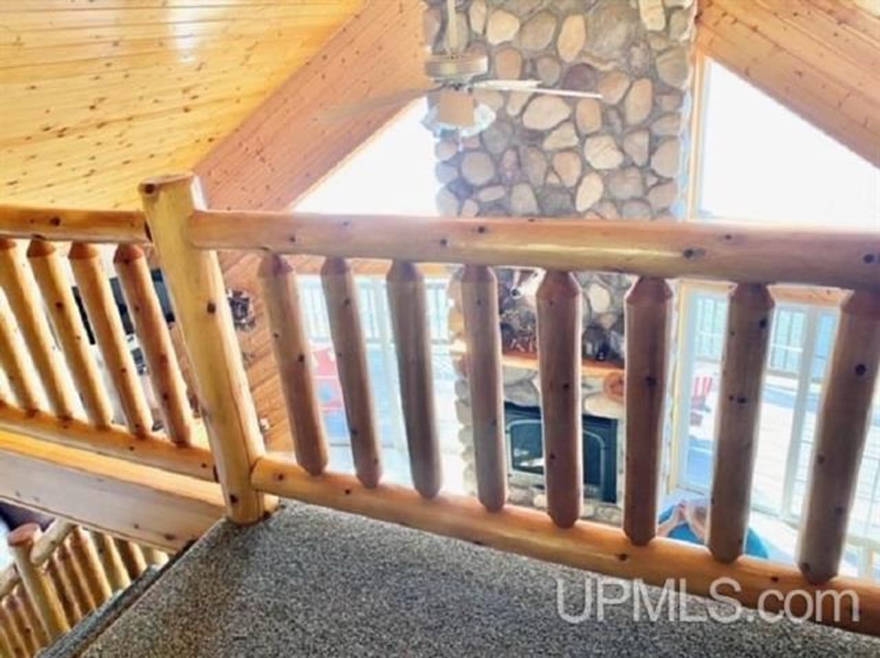 Beautiful Remote Lake Home 50088597
