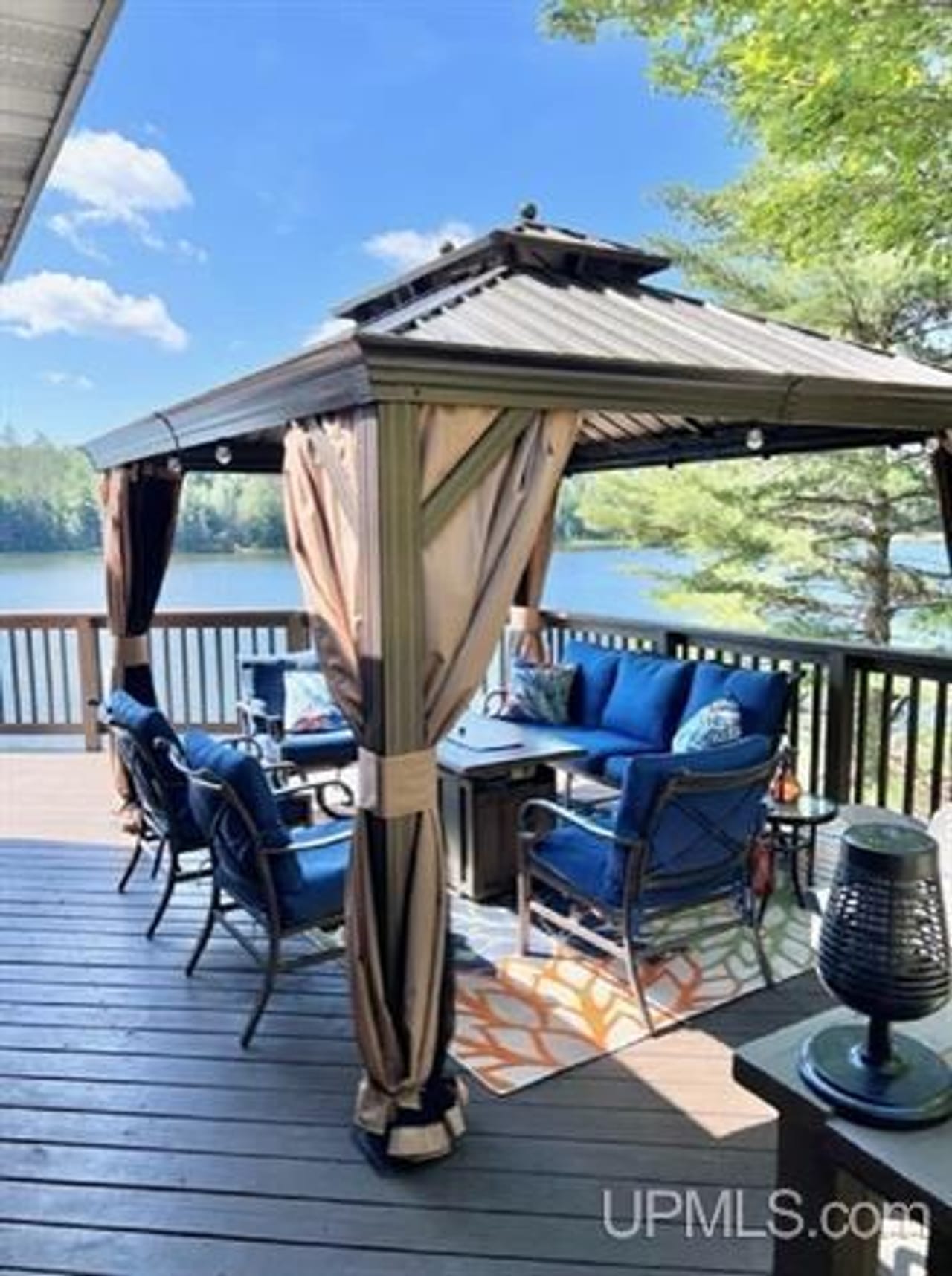 Beautiful Remote Lake Home 50088597