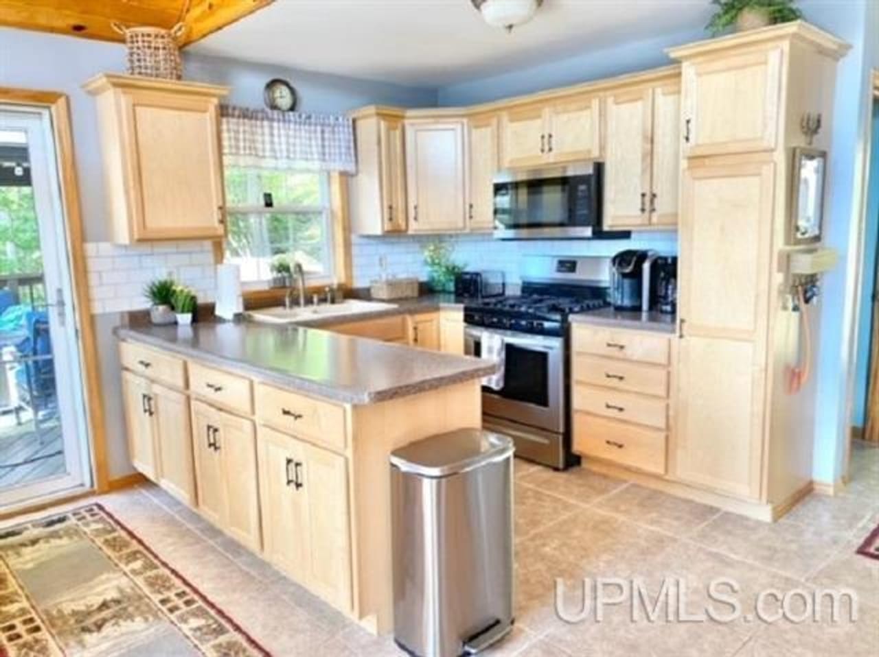 Beautiful Remote Lake Home 50088597