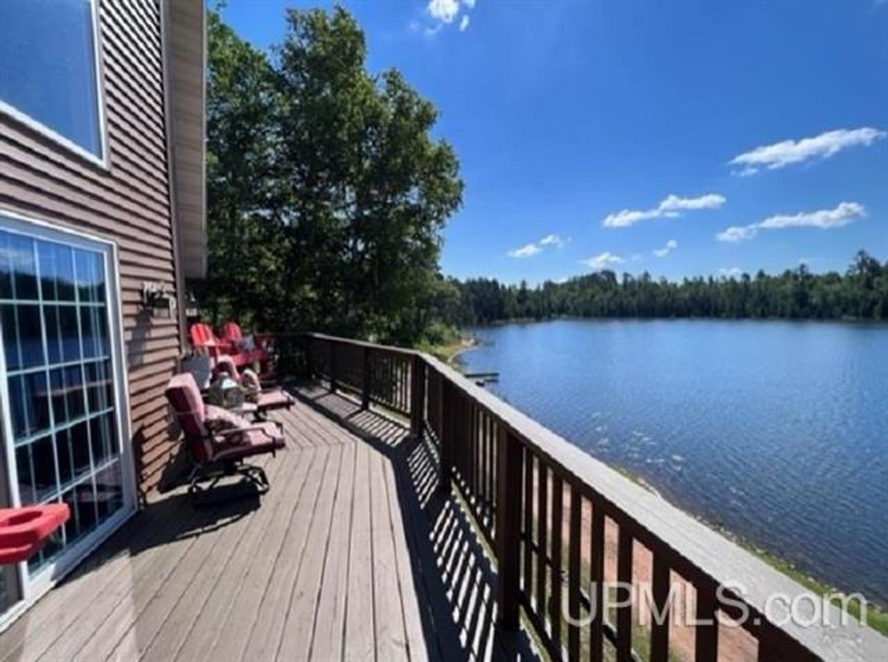 Beautiful Remote Lake Home 50088597