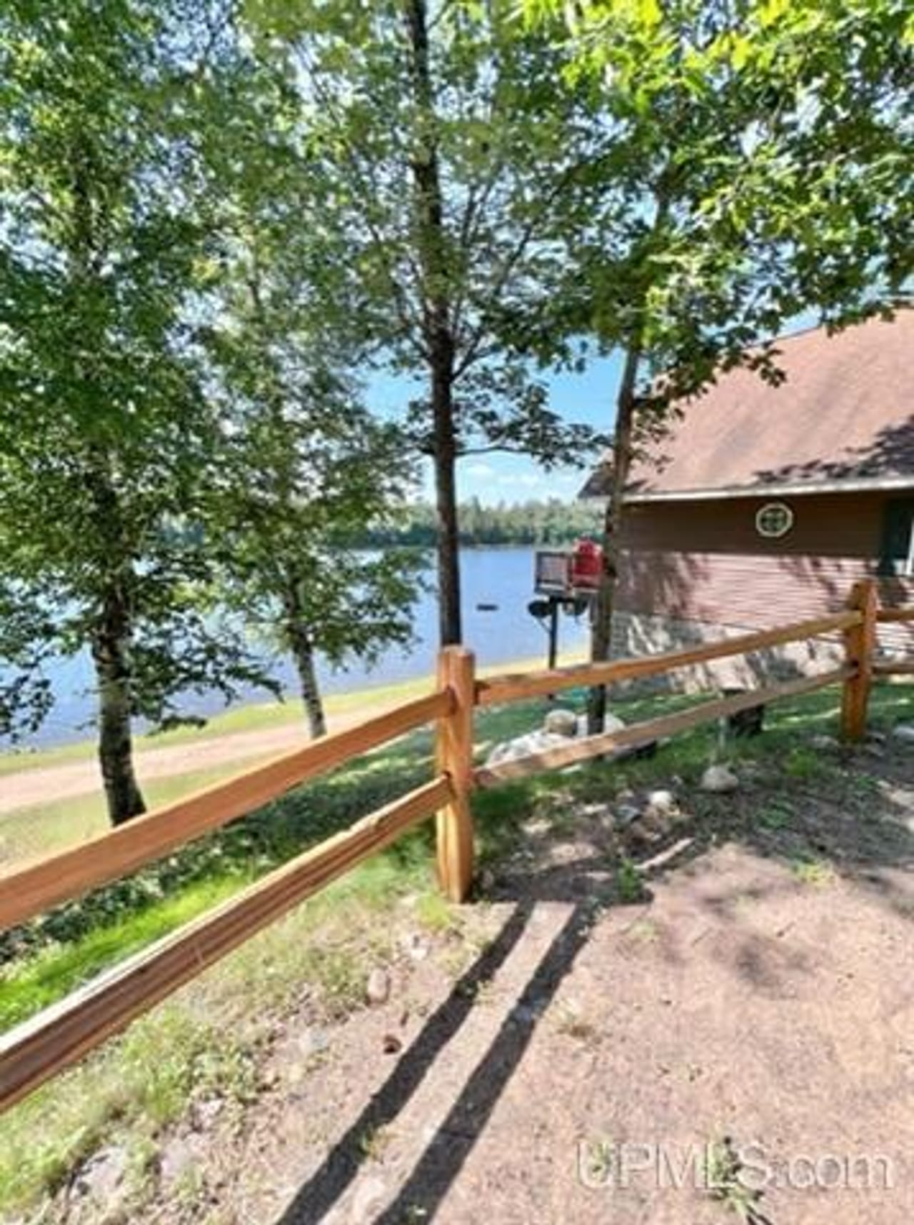 Beautiful Remote Lake Home 50088597