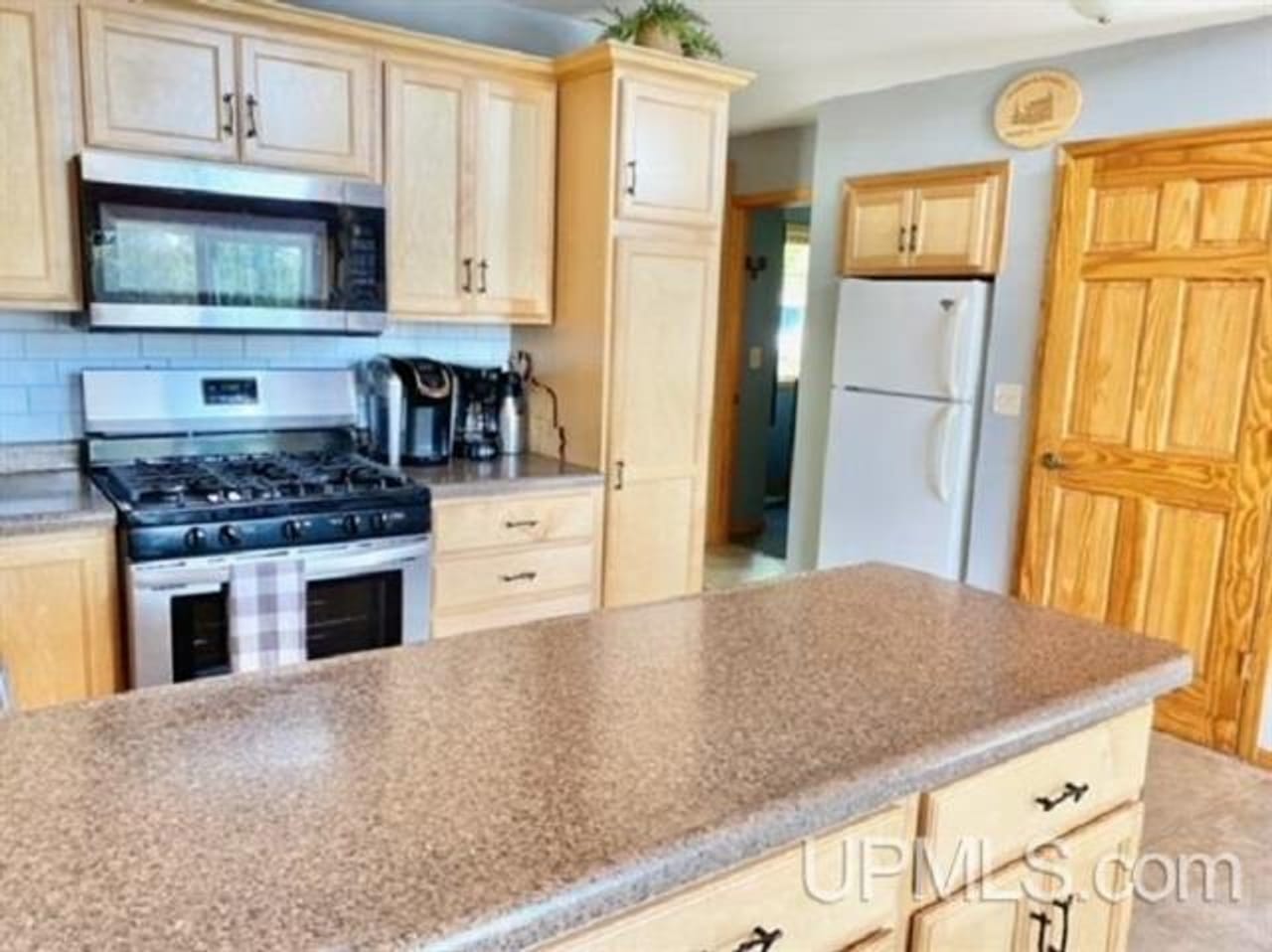 Beautiful Remote Lake Home 50088597