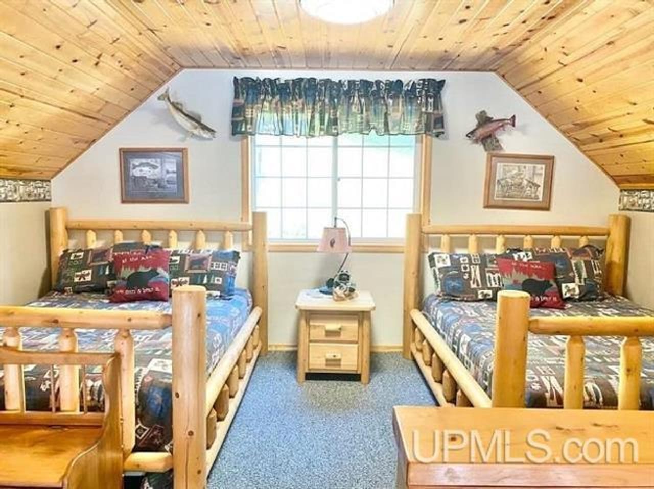 Beautiful Remote Lake Home 50088597