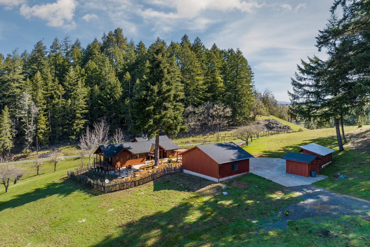 Listing Image 4