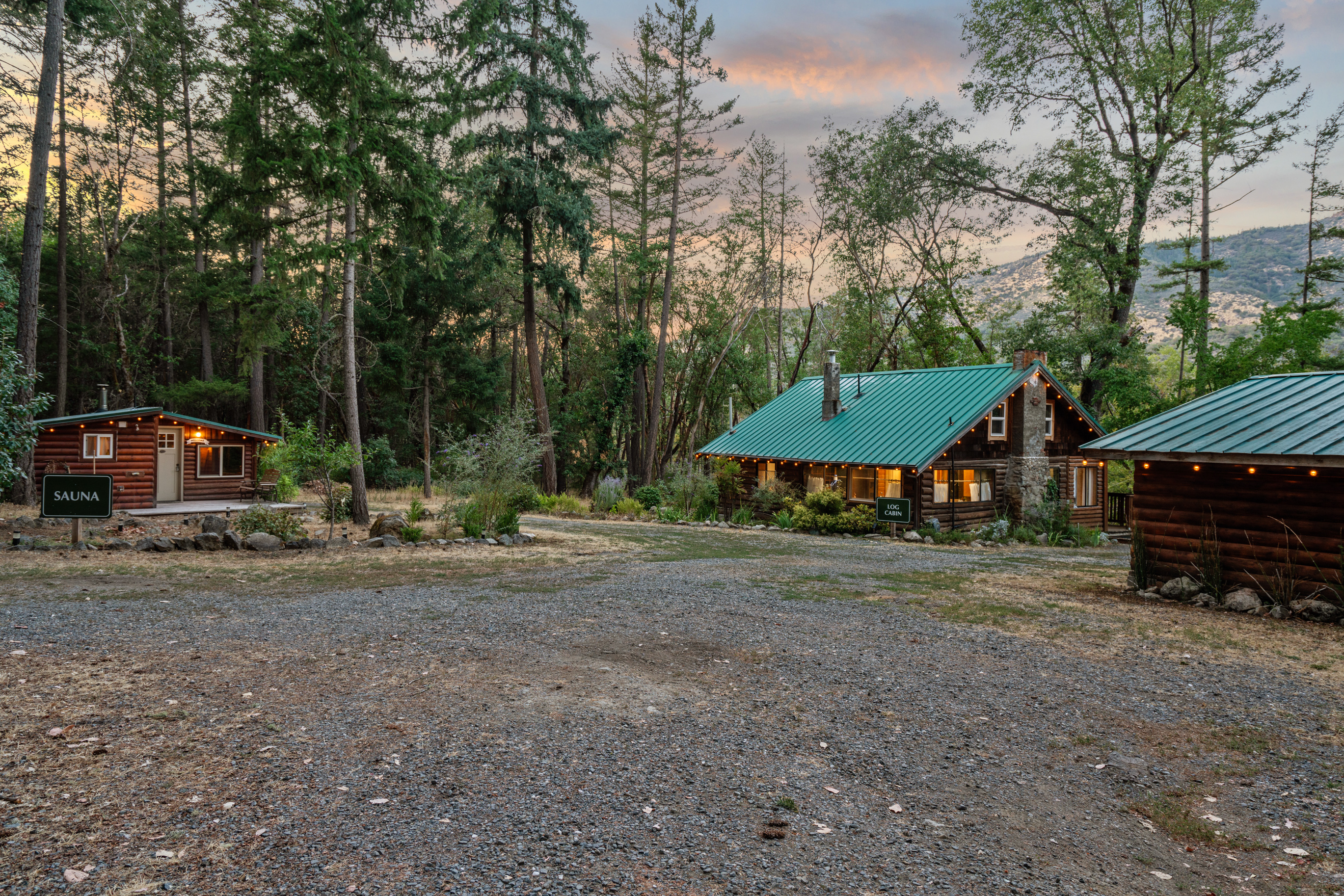 Applegate River Retreat - 11677 Hwy 238