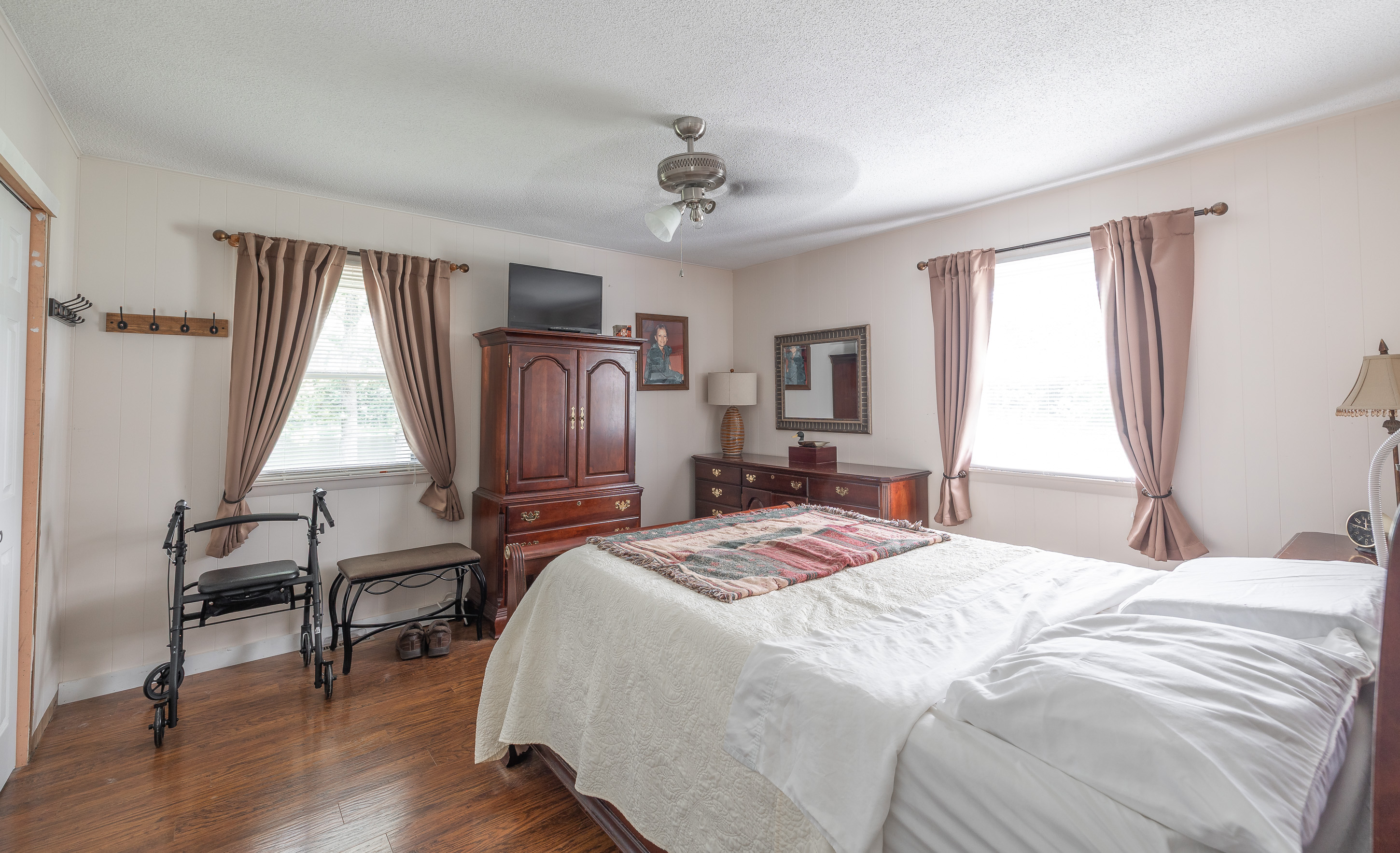 Pleasant Ridge Lake & Home