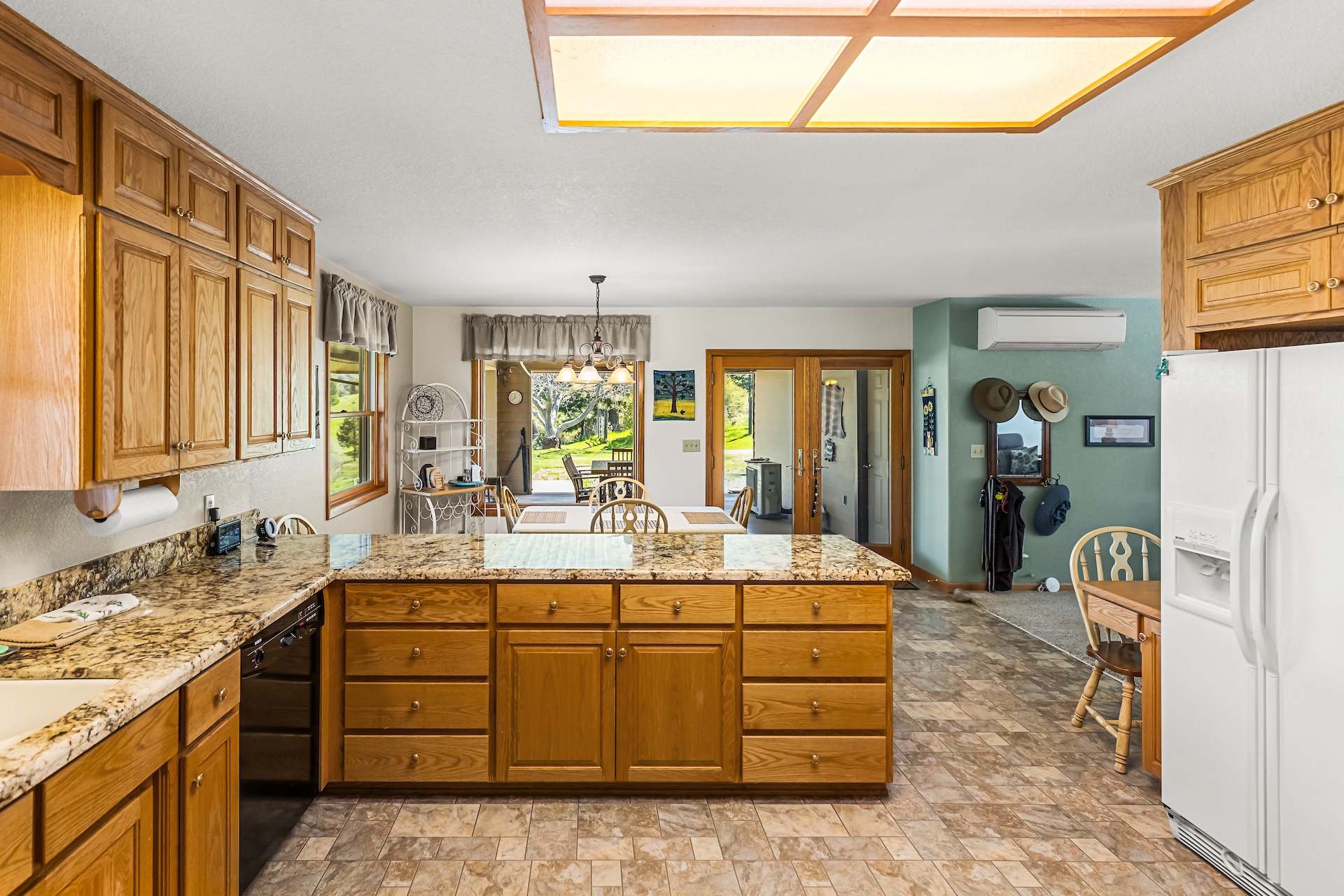 Listing Image 12