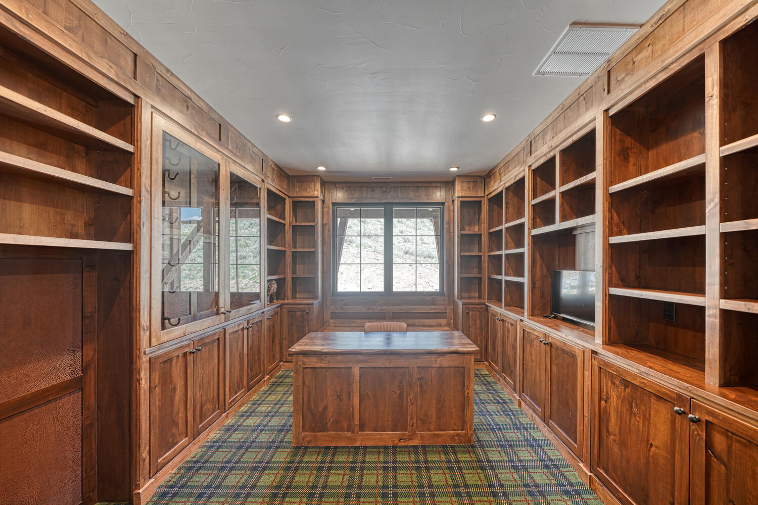 An heirloom-quality ranch estate set on 100 private acres at Maytag Mountain Ranch.