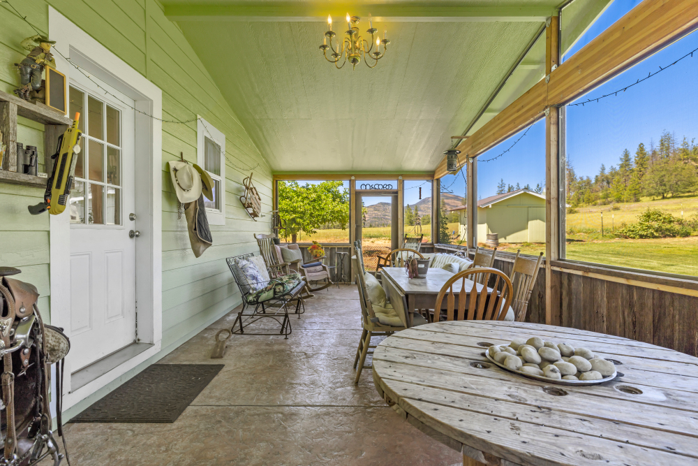 800 Hillandale Circle