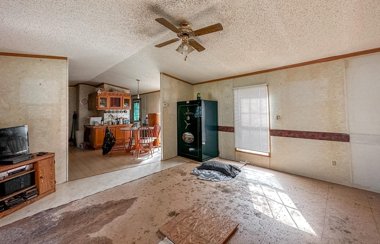 Listing Image 11