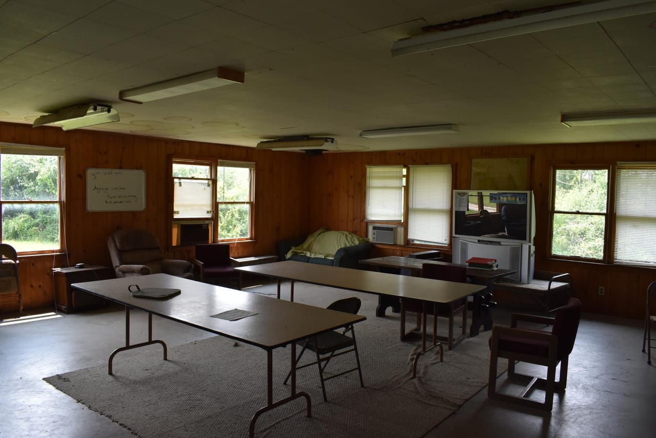 Listing Image 4