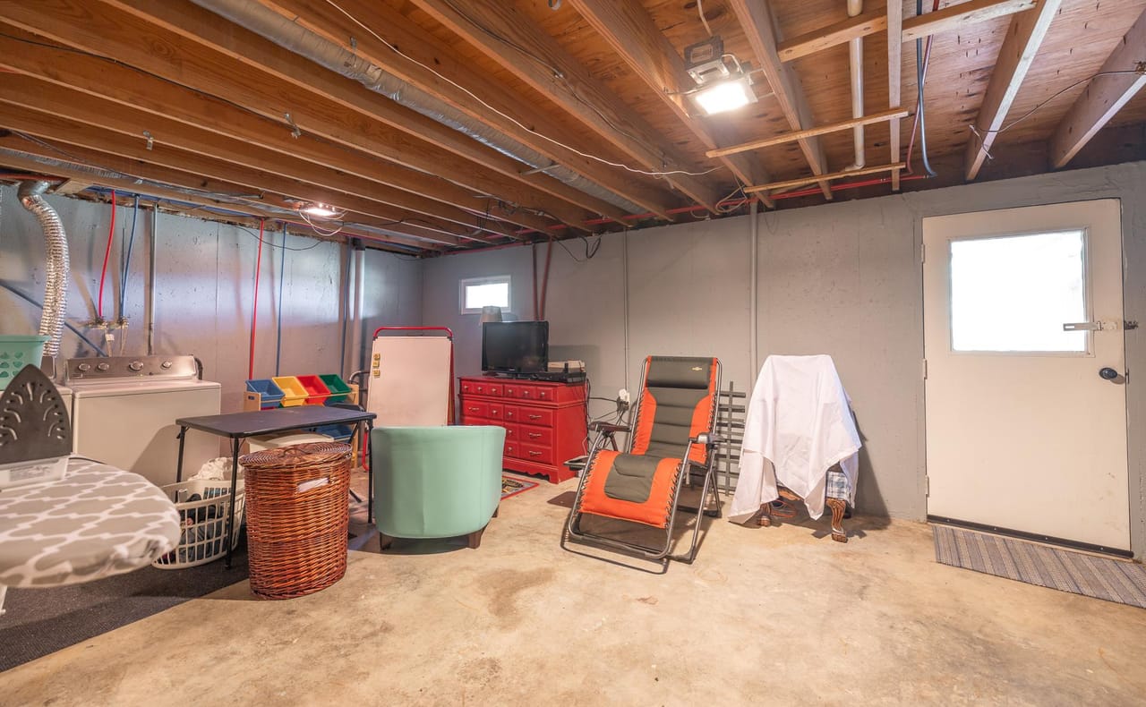 Listing Image 10