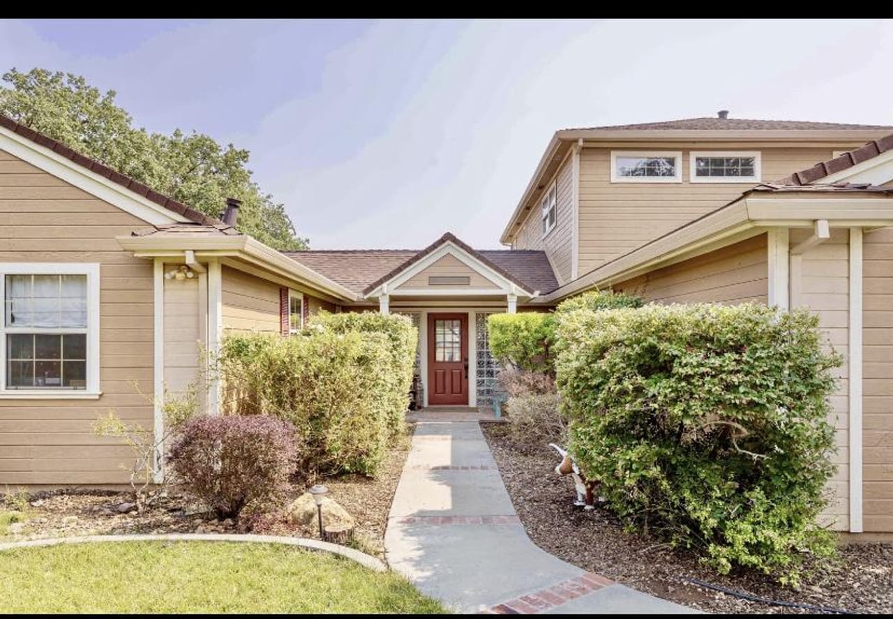Listing Image 11