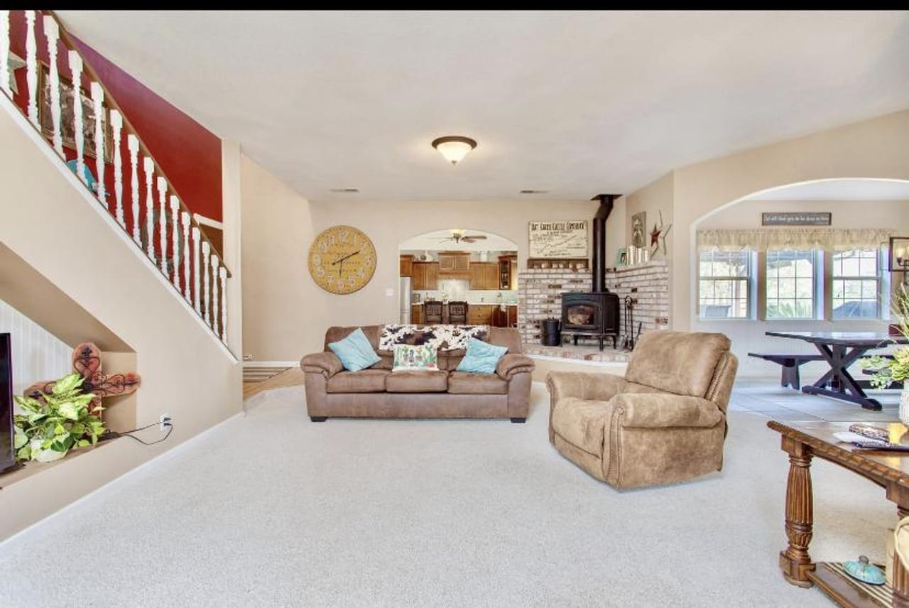 Listing Image 3