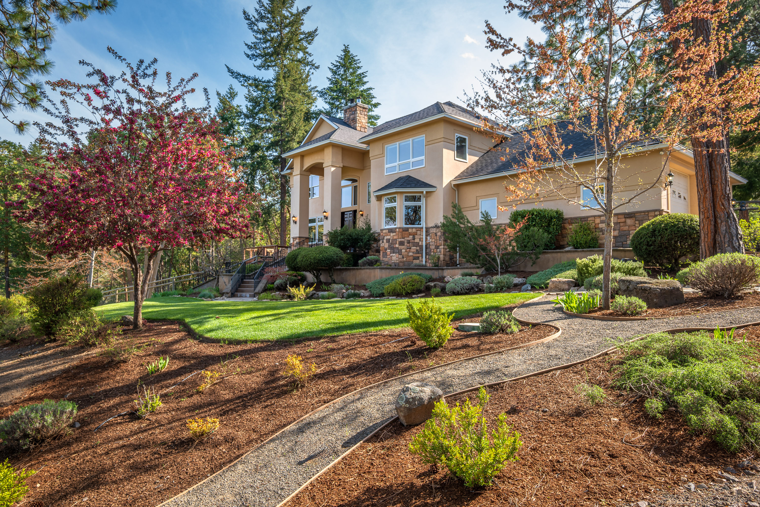 1694 Old Siskiyou Hwy