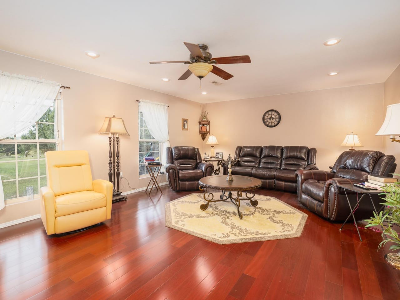 Listing Image 9