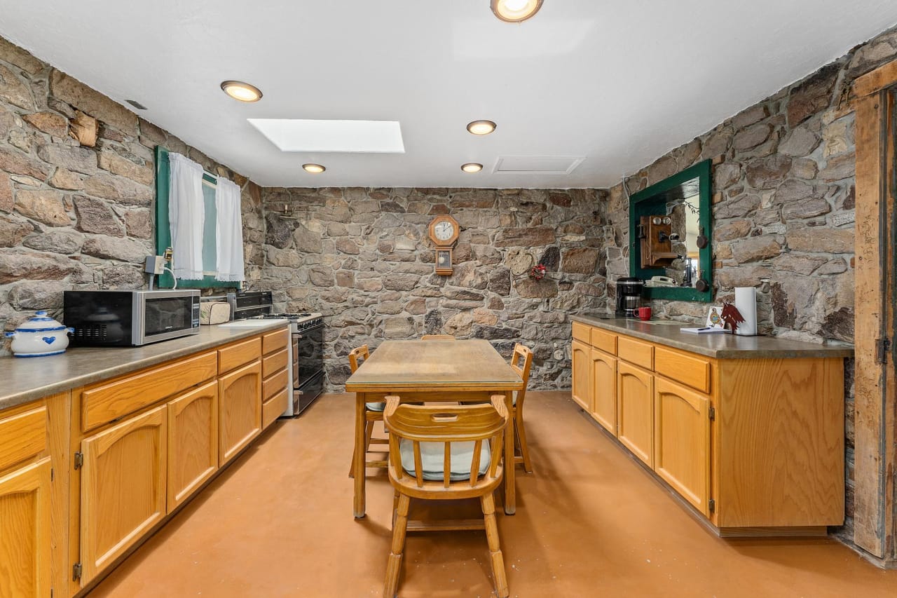 Listing Image 52