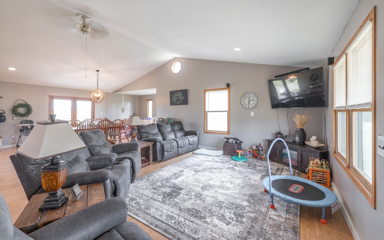 Listing Image 21