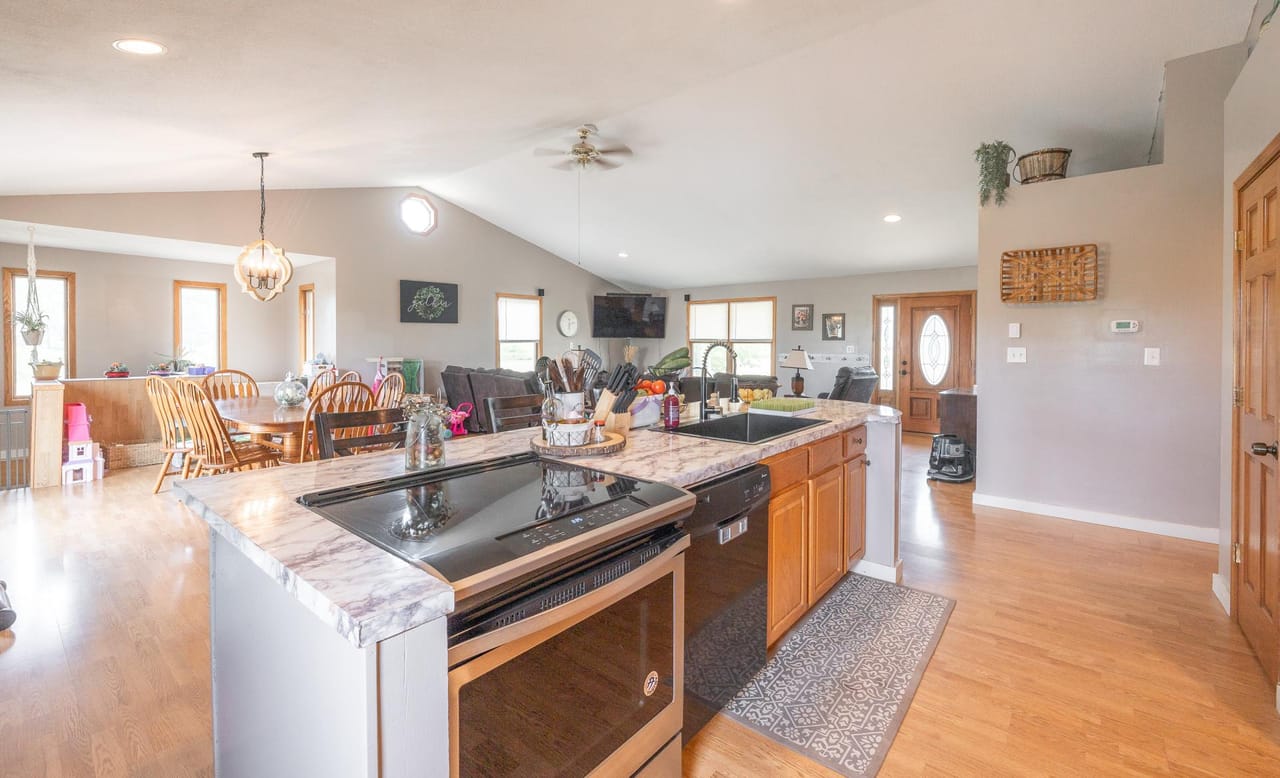 Listing Image 58
