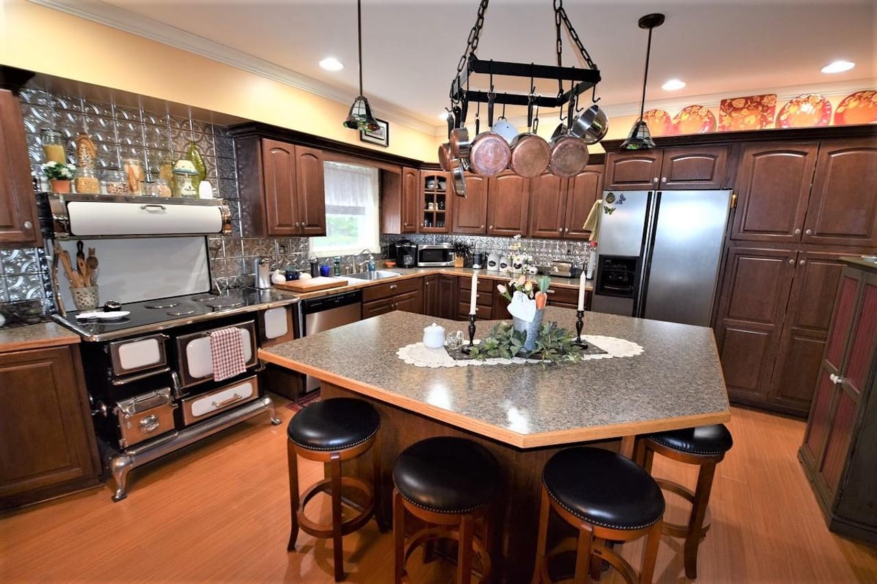 Listing Image 142