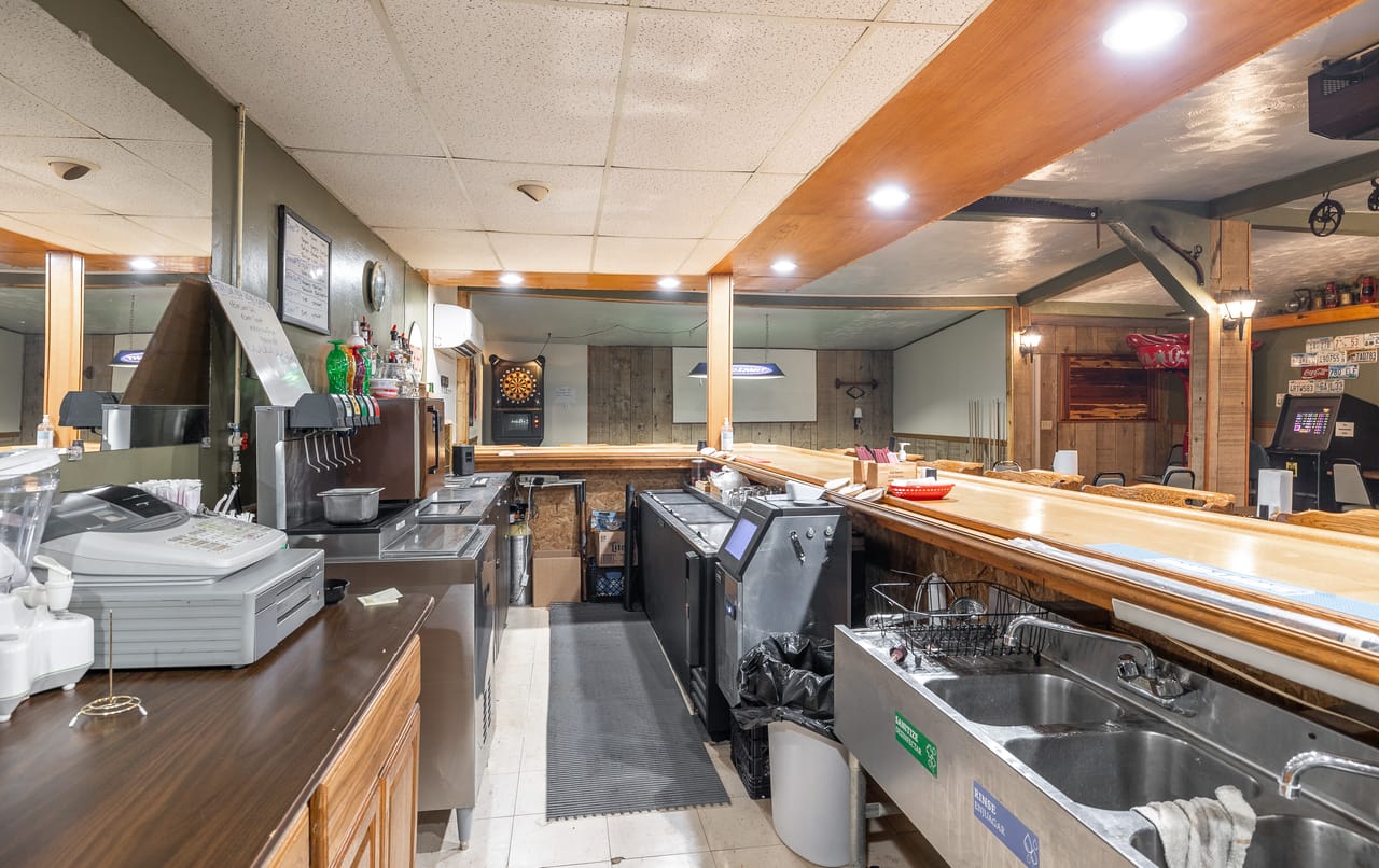 Listing Image 10