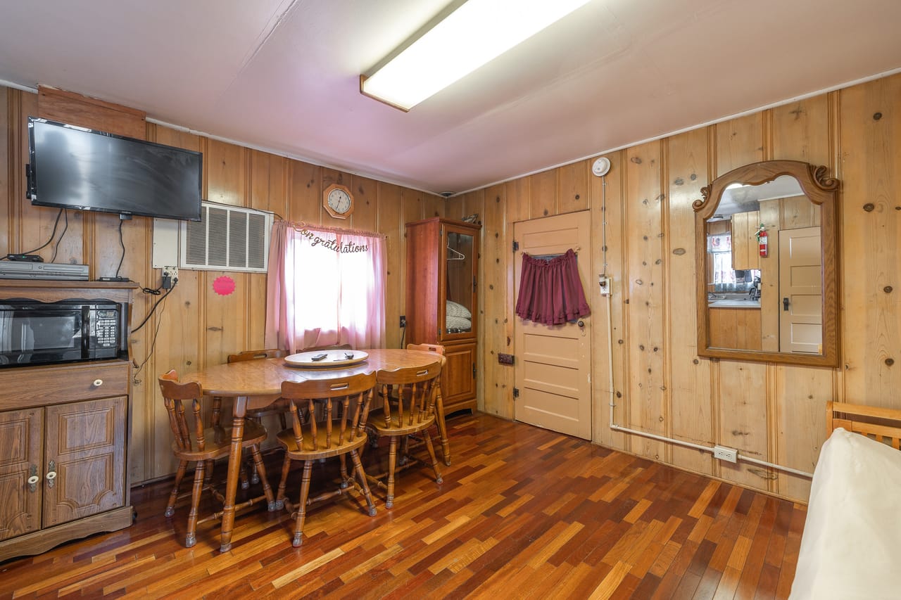 Listing Image 5
