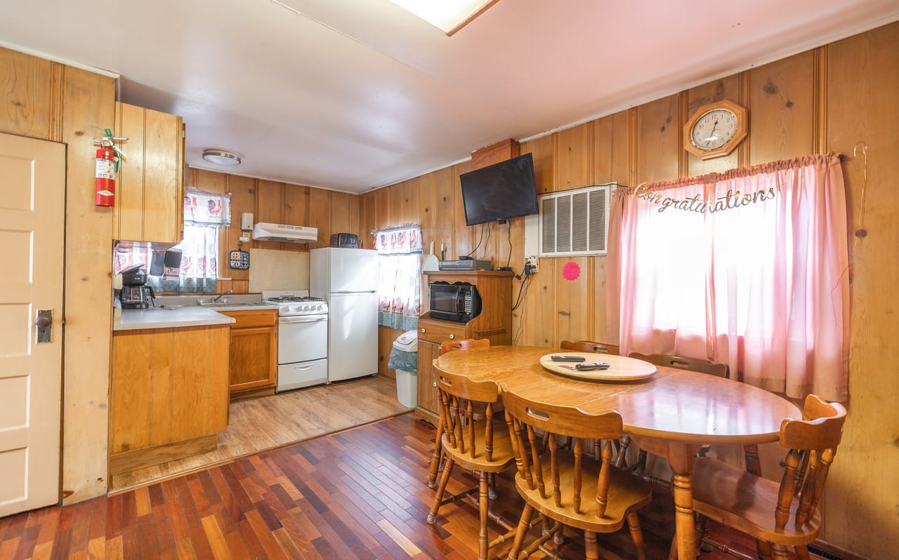 Listing Image 9