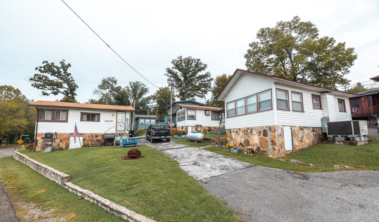 Listing Image 52