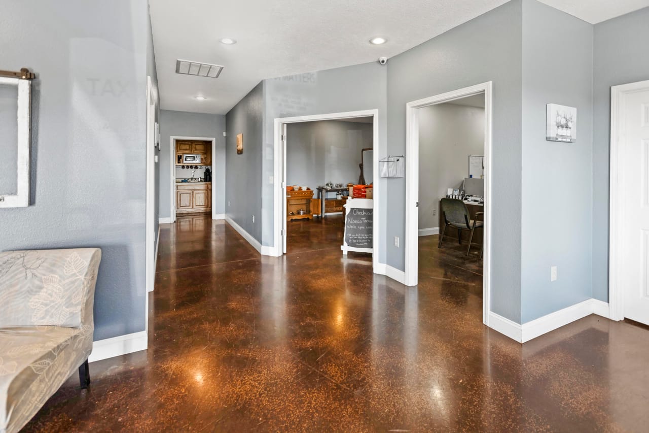 Listing Image 19