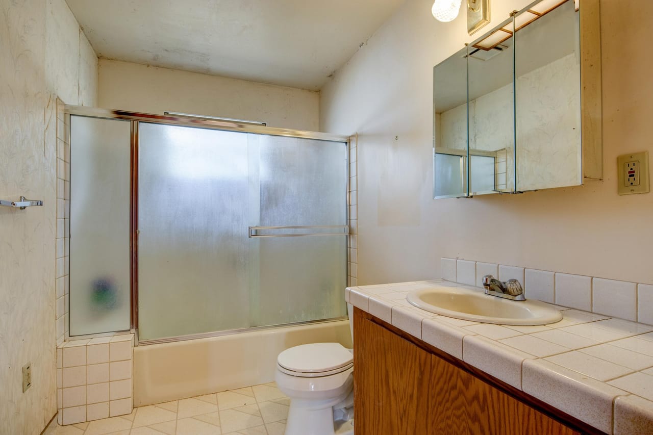 Listing Image 82